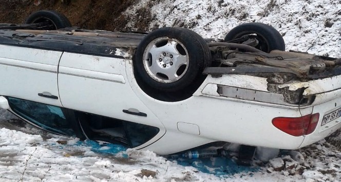 Gümüşhane’de otomobil takla attı: 4 yaralı