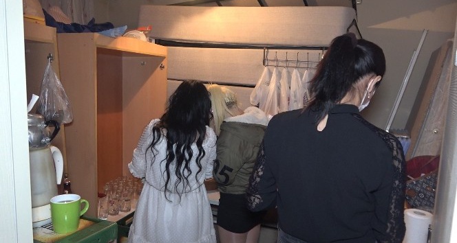 Korona virüsü hiçe sayıp oteli meyhaneye çevirdiler: 3’ü kadın 12 kişiye 59 bin 400 lira ceza