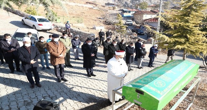 Kimsesizi son yolculuğuna protokol uğurladı