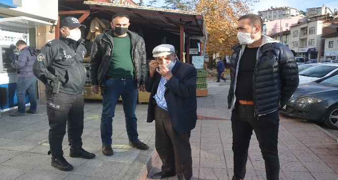 Yaşlı adam dolandırılmaktan son anda kurtarıldı