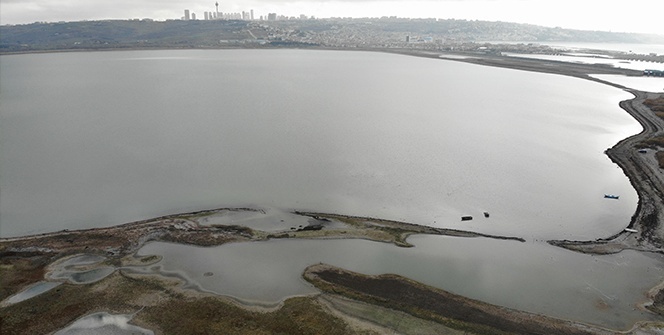 Suların çekildiği Büyükçekmece Barajı’nda korkutan görüntü