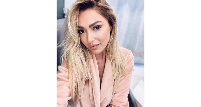 Ünlü şarkıcı Hadise’den ayrılık açıklaması