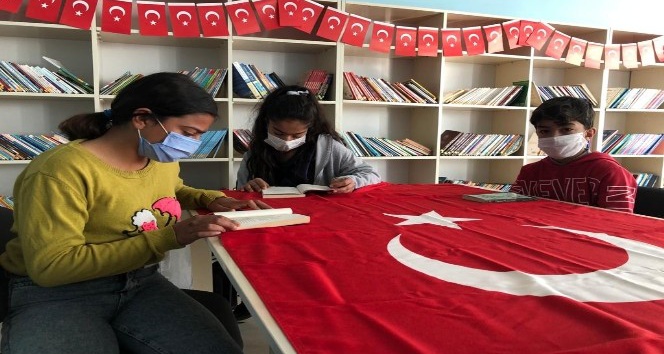 Şehit oğullarının anısına köy okulunda kütüphane açtılar