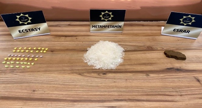 Çanakkale’de torpido ve vites altına gizlenen uyuşturucuları ‘Şila’ buldu