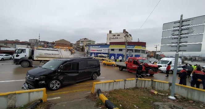 Sokağa çıkma kısıtlamasında şehir içinde trafik kazası