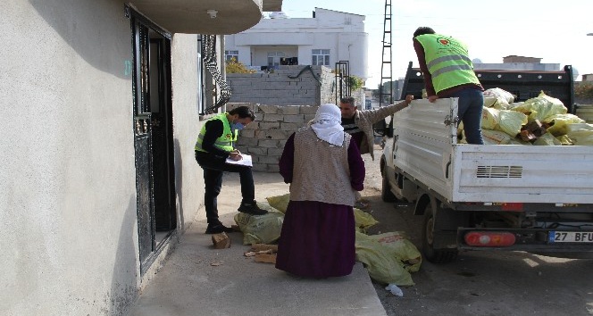 Şırnak’ta ihtiyaç sahiplerine odun dağıtıldı