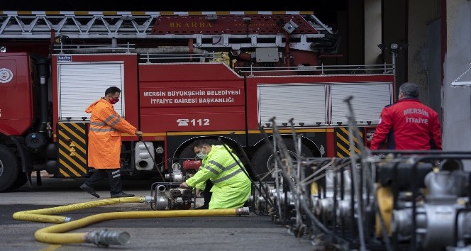 Mersin Büyükşehir Belediyesi, sel tehdidine karşı teyakkuza geçti
