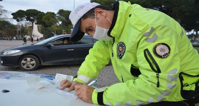 Yasaklara uymayan 54 kişiye 48 bin 600 lira ceza kesildi