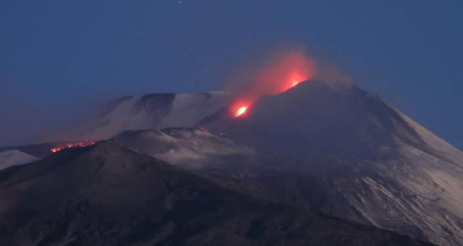 Etna Yanardağı yeniden faaliyete geçti İhlas Haber Ajansı