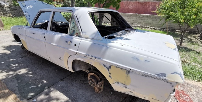 Klasik otomobil düşkünü tamirci