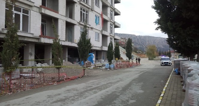 Karaman’da 11 katlı inşaatın çatısından düşen işçi öldü