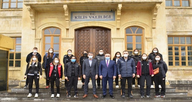 Sakaryalı Voleybol takımında Vali Soytürk’e ziyaret