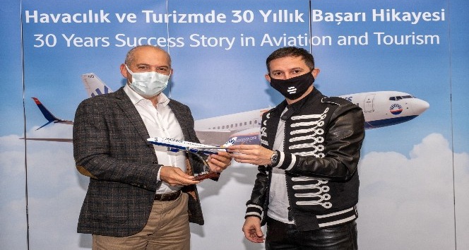 SunExpress, DJ Burak Yeter’in hava yolu partneri oldu