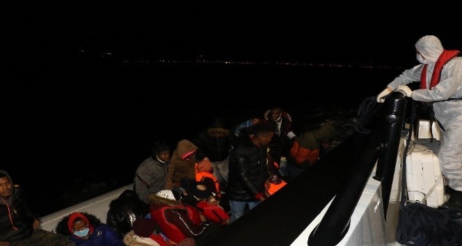 Çanakkale açıklarında 23 düzensiz göçmen kurtarıldı