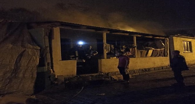 Devrek’te çıkan ev yangınında 3 kişi dumandan etkilendi