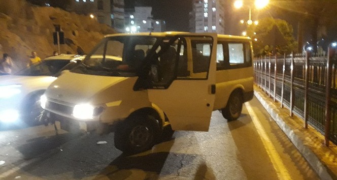 Transite çarpan sürücü kaçtı