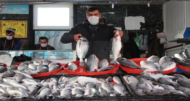 Bingöl’de pandemiyle birlikte balık tüketimi arttı, kısıtlama öncesi yoğunluk yaşandı