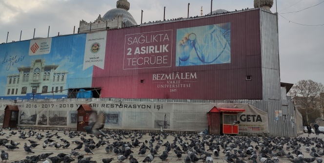 Kısıtlamayla Eminönü Meydanı boş kaldı