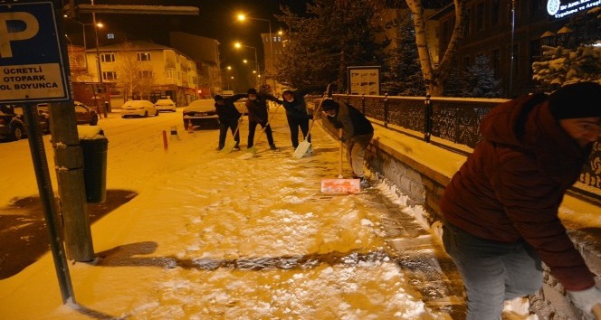 Karla birlikte karla mücadele ekiplerine ikramiye yağdı