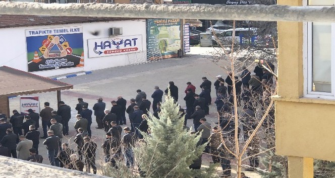 Cenaze namazında kısıtlamayı ve korona virüsü yok saydılar