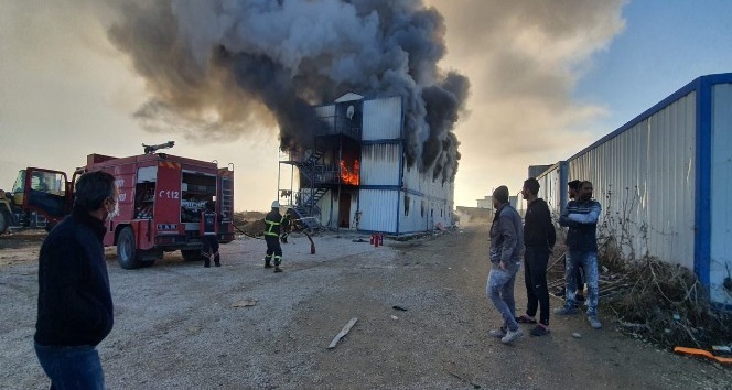 Burdur’da işçilerin kaldığı konteynırda yangın çıktı