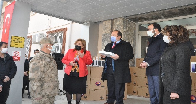 Şırnak’ta ihtiyaç sahibi 2 bin 600 öğrenciye tablet dağıtımı başladı