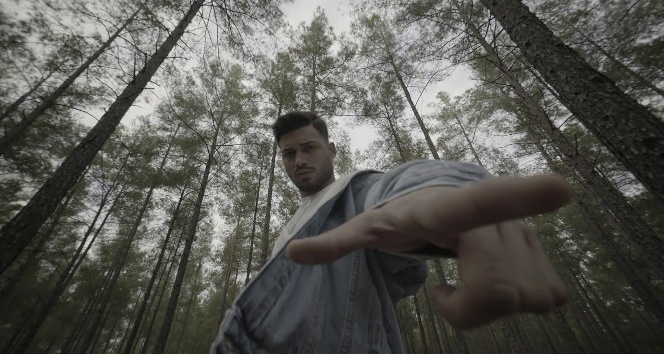 Tik-Tok fenomenine Döşemealtı’nda Hollywod efektli klip