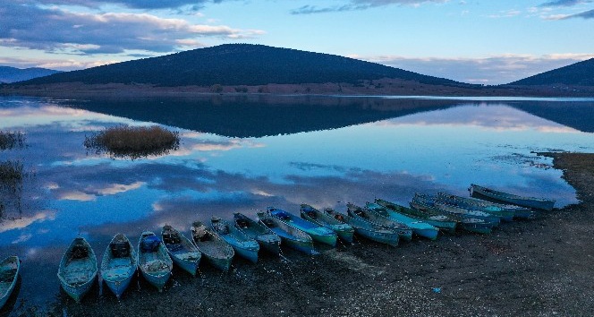 Türkiye’nin yerleşim yeri bulunan tek göl adası ’Mada’ her mevsim farklı bir renk sunuyor