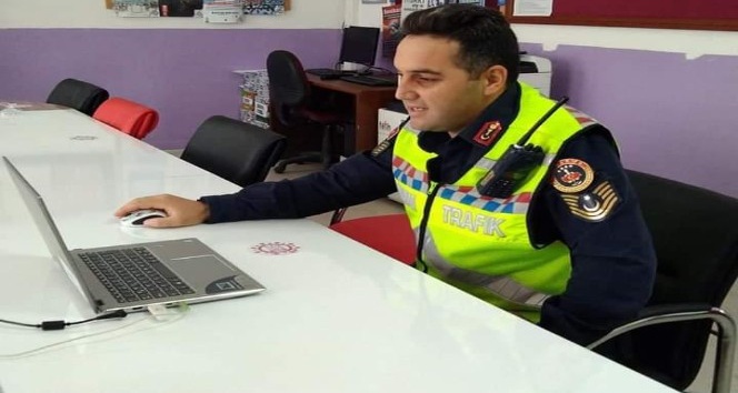 Niksar’da jandarmadan öğrencilere uzaktan trafik eğitimi