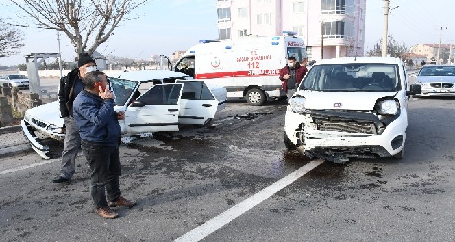 Aksaray’da otomobiller çarpıştı: 1 yaralı