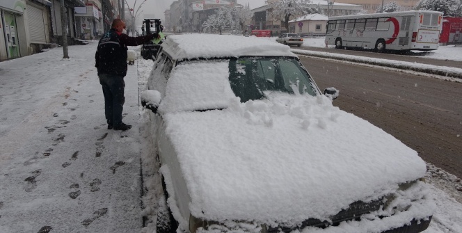 Muş’ta lapa lapa kar yağışı