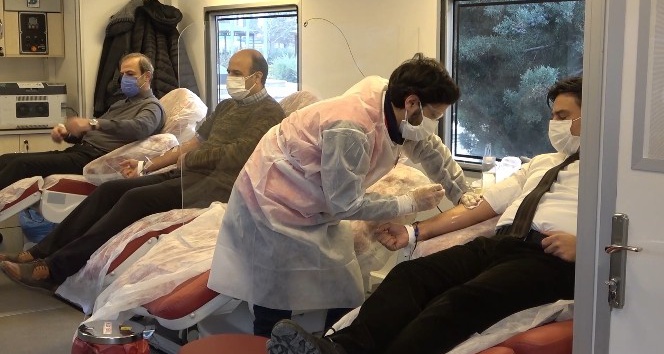 Kan stokları azalan Kızılay’a, eğitim camiasından kan bağışı