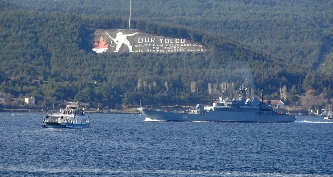 Rus savaş gemisi ’Novocherkassk’ Çanakkale Boğazı’ndan geçti