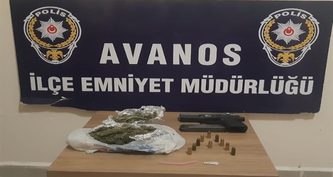Şüpheli araçtan tabanca ve uyuşturucu ele geçirildi
