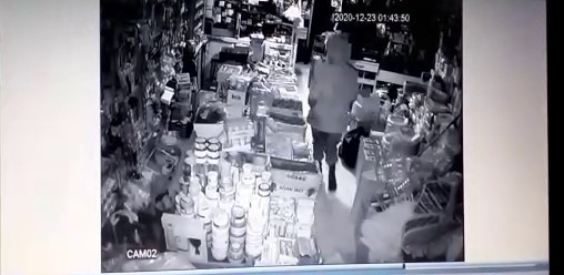 3 iş yerine girerek para çaldı