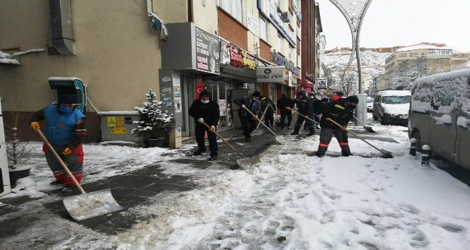 Bayburt Belediyesi’nden karla mücadelede yoğun mesai