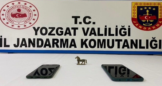Yozgat’ta piyasa değeri 100 bin TL olan at figürlü heykel ele geçirildi