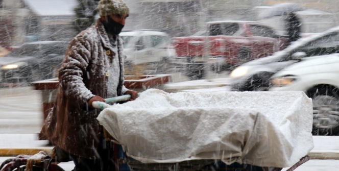 Van’da yoğun kar yağışı