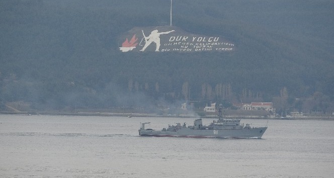 Rus savaş ve askeri römorkör gemisi Çanakkale Boğazı’ndan geçti