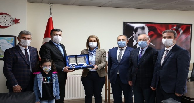 Vali Becel, PTT Başmüdürlüğünü ziyaret etti