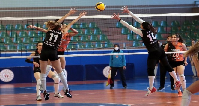Nevşehir Belediyespor Kadın Voleybol Takımı devreyi galibiyetle kapadı