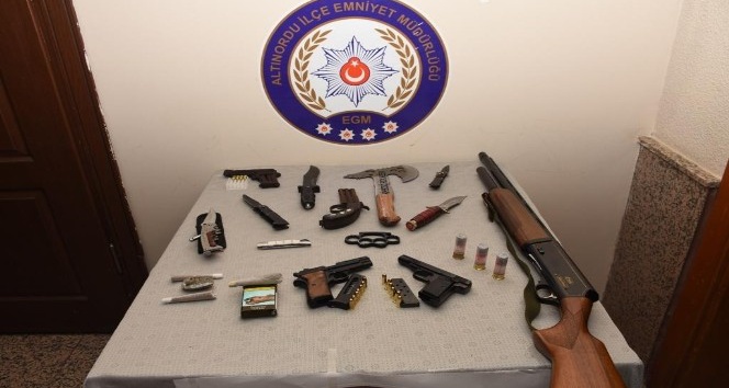 Ordu’da kumar oynanan barakadan cephanelik çıktı, 16 kişiye 50 bin 400 TL ceza kesildi