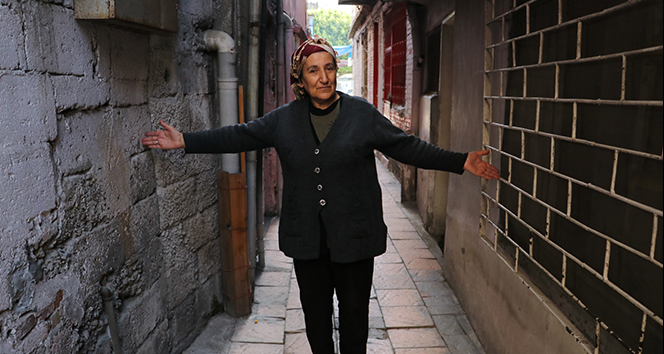 Adana’nın en dar sokağı görenleri şaşırtıyor