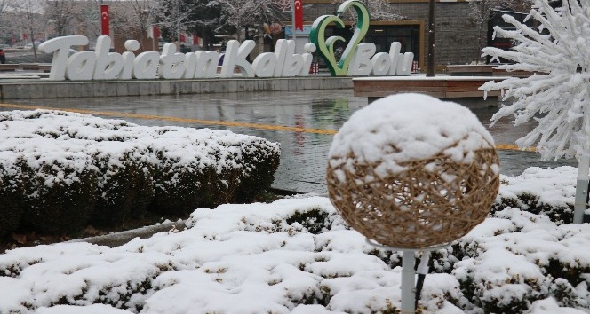 Bolu’da kent merkezine mevsimin ilk karı düştü