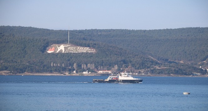 Rus askeri römorkörü Çanakkale Boğazı’ndan geçti