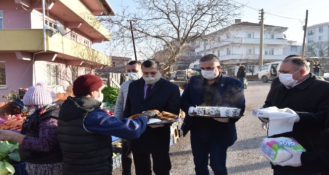 Başkan Öz’den çay simit ikramı