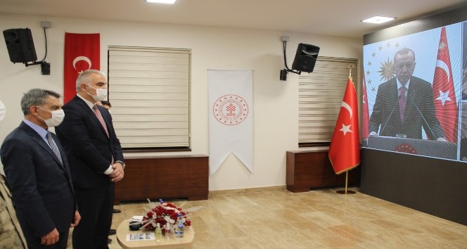 Tunceli’nin ilk müzesi Cumhurbaşkanı Erdoğan’ın canlı bağlantısı, Bakan Ersoy’un katılımıyla açıldı
