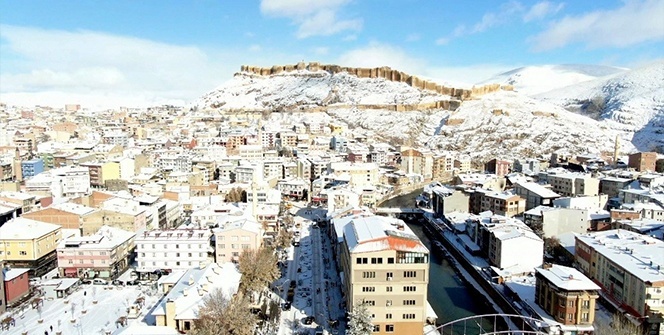 Beyaz gelinliğini giyen Bayburt, havadan görüntülendi
