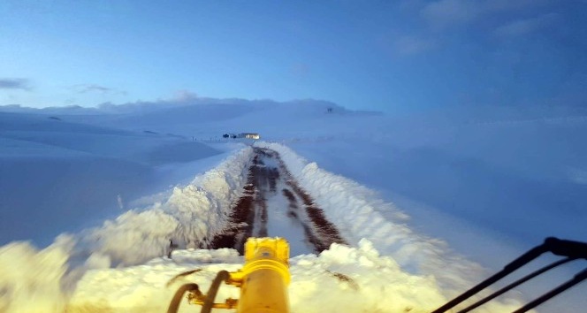 Siirt’te kar yağışı nedeniyle 18 köy ve 4 mezranın yolu kapandı
