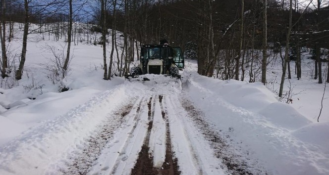 Trabzon’da karla kaplı mahalle yollarının tamamı ulaşıma açıldı
